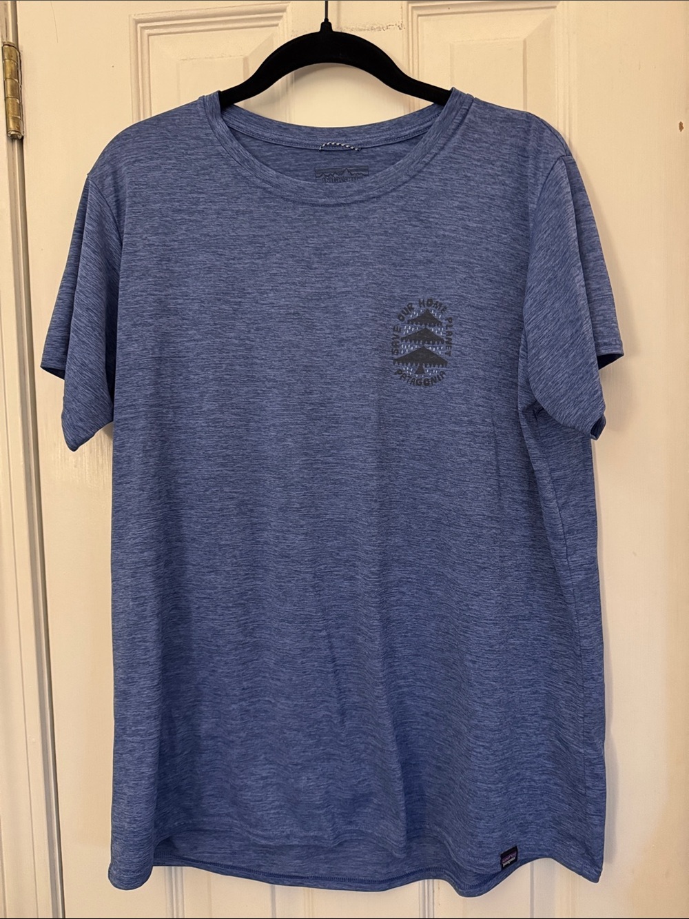 EUC Patagonia Worn Wear Patagonia Women's Capilene Cool Daily Graphic T-Shirt - Picture 2 of 8